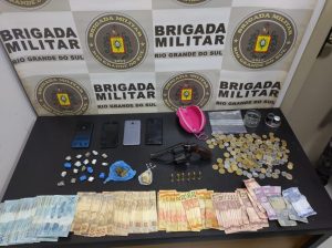 3º BPChoque apreende adolescente e prende dois indivíduos por tráfico de drogas e porte ilegal de arma de fogo