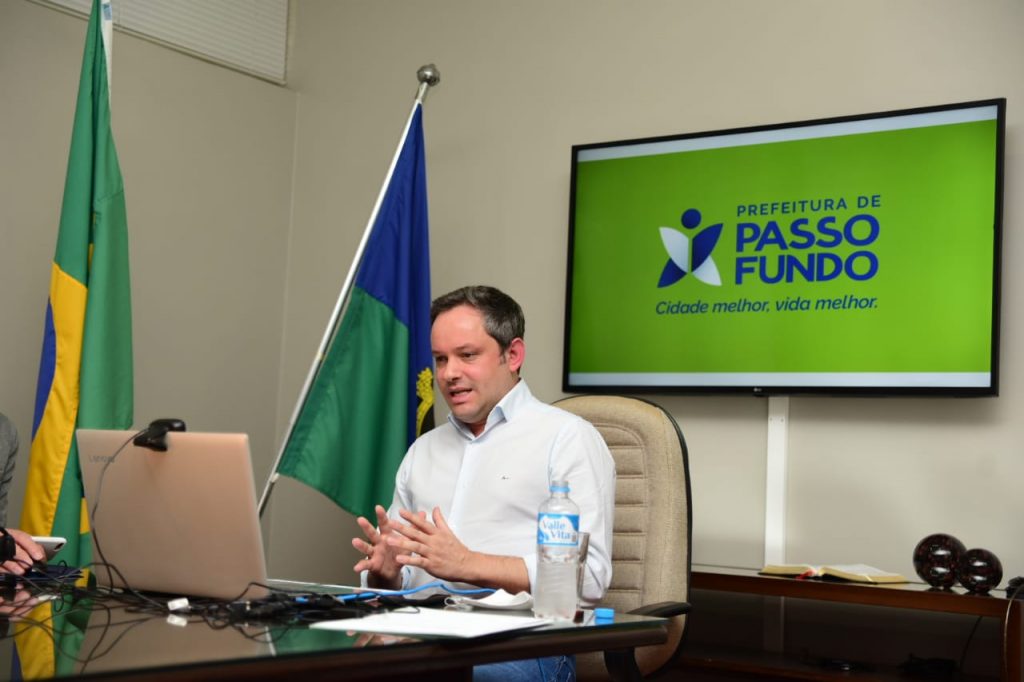 Prefeito reforça equilíbrio entre retomada econômica e defesa da saúde em reunião com a CDL