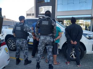 Força Tática efetua prisões e apreensões de armas de fogo no Jaboticabal em Passo Fundo
