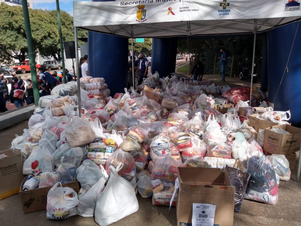 Passo-fundenses dão exemplo de solidariedade e doam toneladas de alimentos para os mais carentes