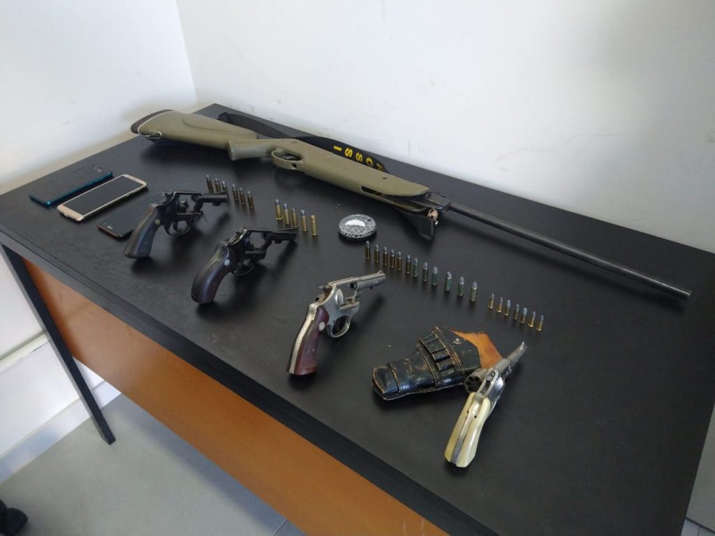 Força Tática efetua prisões e apreensões de armas de fogo no Jaboticabal em Passo Fundo