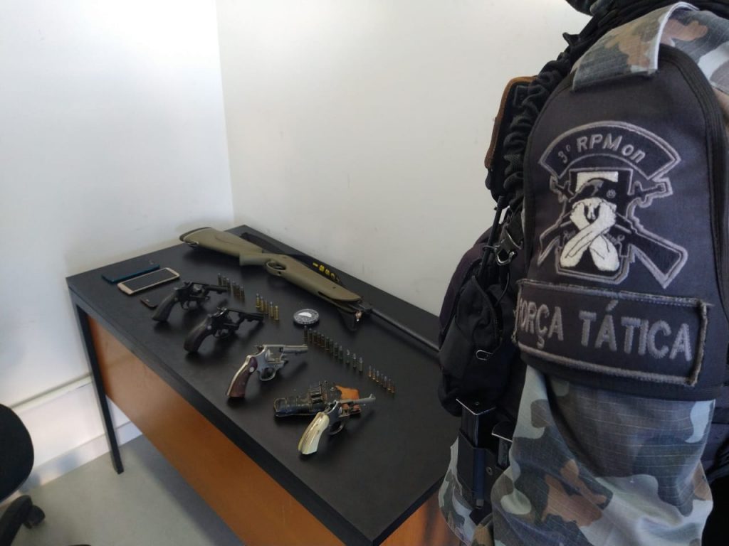 Força Tática efetua prisões e apreensões de armas de fogo no Jaboticabal em Passo Fundo