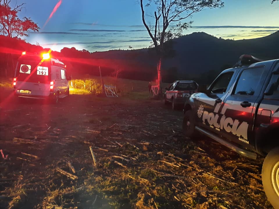 Homem morre após tombar máquina retroescavadeira em Guaporé