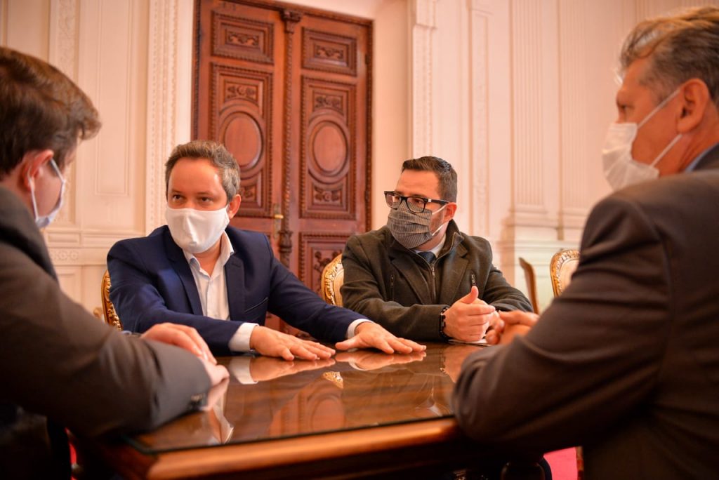 Prefeito apresenta projetos de captação de recursos para o Hospital Municipal