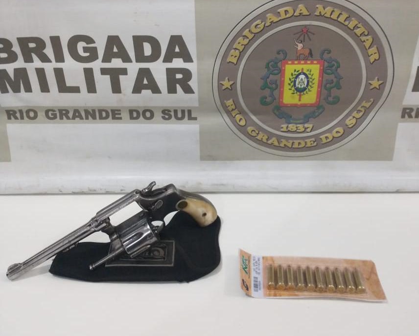 BM e MP prendem indivíduo por posse ilegal de arma de fogo em Erechim