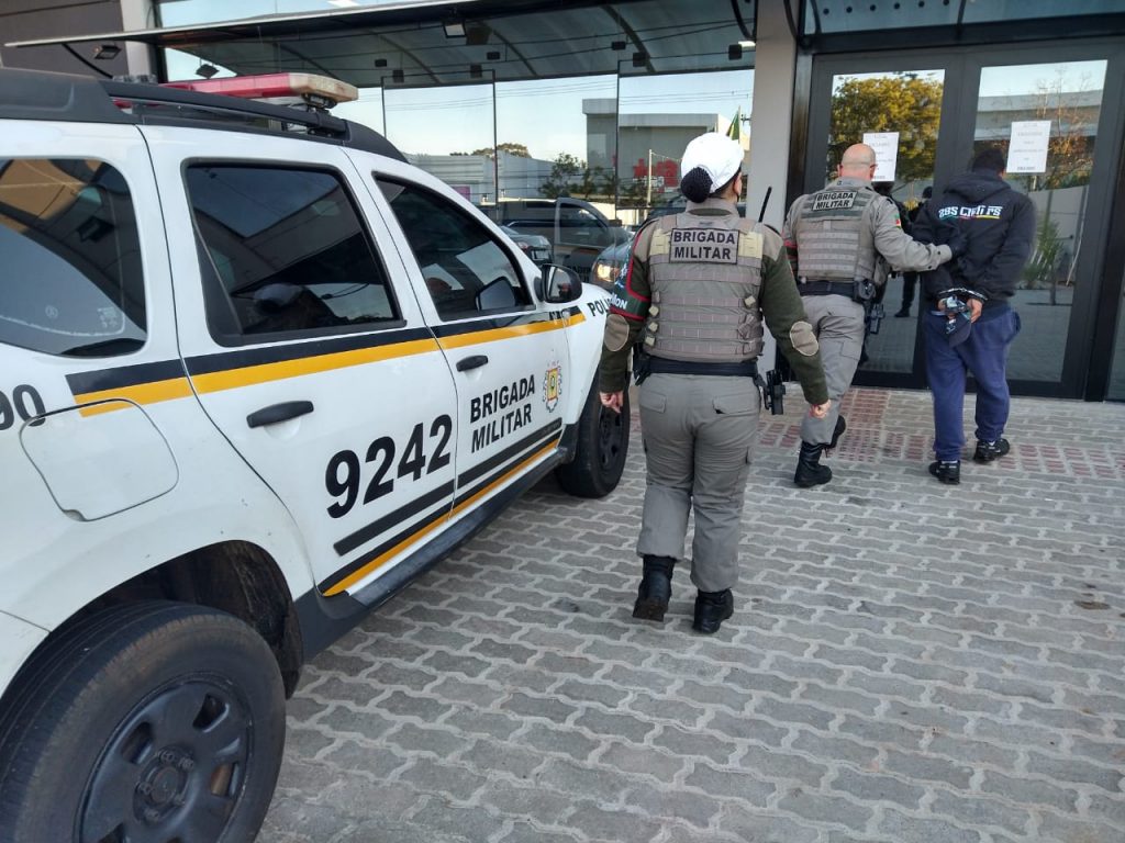 Indivíduo com extensa ficha criminal é preso após agredir e assaltar mulher na Xangri-lá