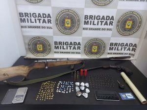 Força Tática apreende menor, armas, drogas e grande quantidade de munições no Jaboticabal