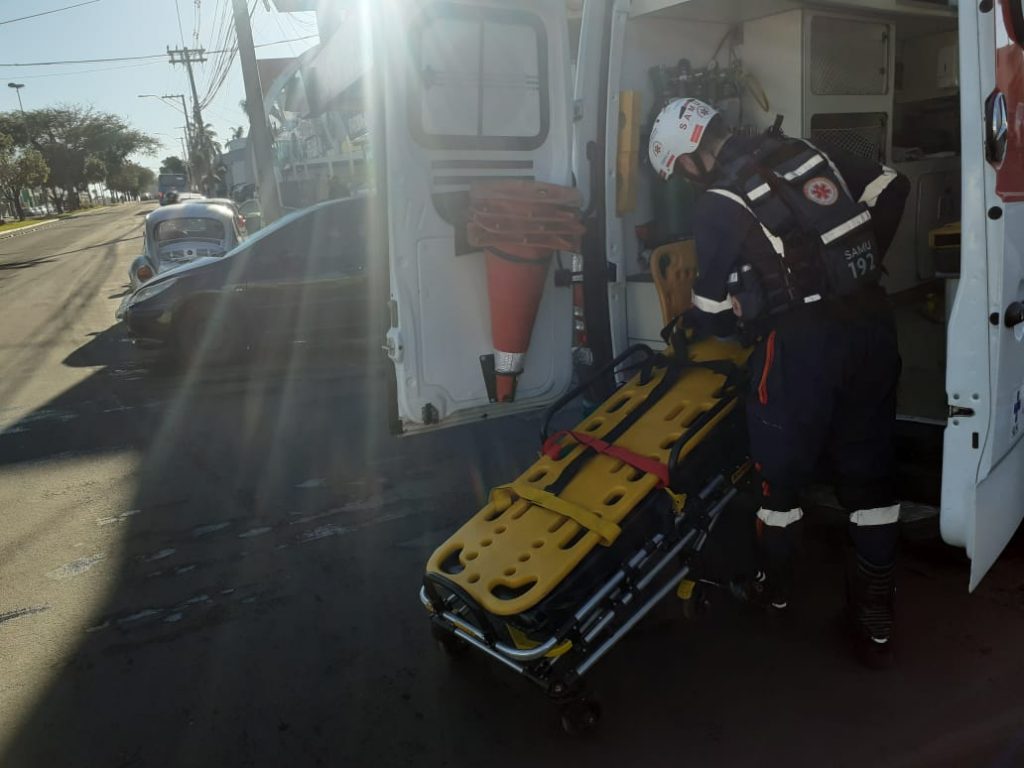 Colisão entre ônibus e fusca deixa dois feridos no Boqueirão