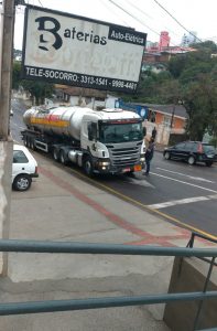 Prefeitura inicia sinalização alertando sobre trechos proibidos para caminhões em Passo Fundo