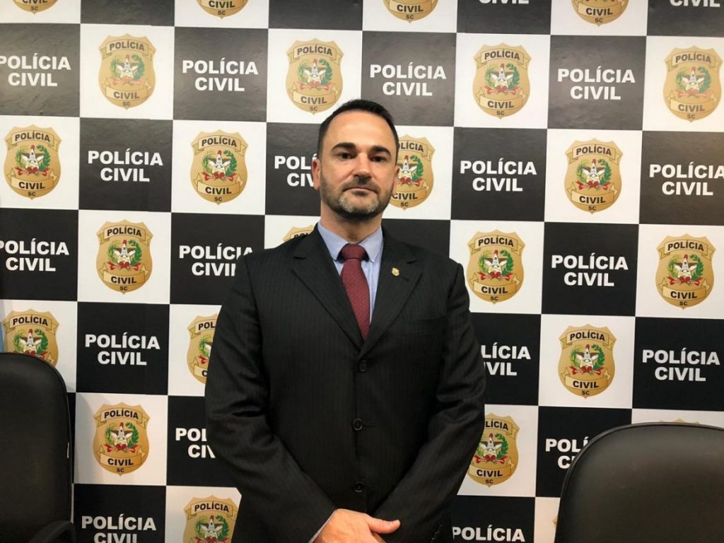 Delegado de Chapecó fala a Uirapuru sobre chacina em creche: "assassino levava uma vida normal"