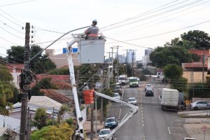 Prefeitura inicia troca da iluminação da rua Minas Gerais