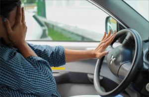 Insegurança e medo de dirigir afeta mais mulheres do que homens, relata psicóloga