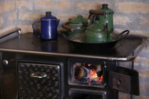 Venda de aquecedores e fogões a lenha aumenta com a chegada do frio e produtos podem faltar