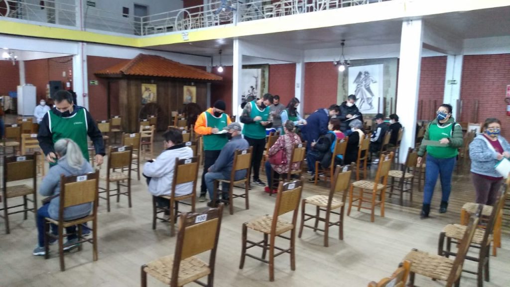 Segundas doses da CoronaVac são aplicadas nesta manhã para nascidos de junho a dezembro de 1955