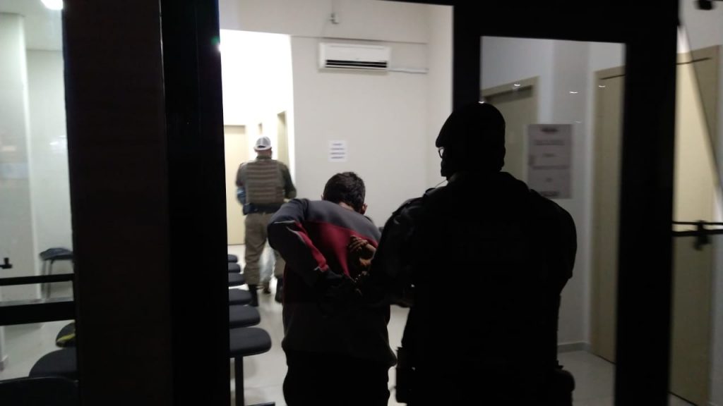 Força Tática prende ladrão, apreende menor e recupera veículo furtado no interior de Tapejara