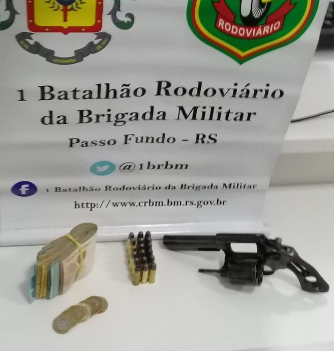 Pelotão Rodoviário de Passo Fundo efetua prisão por porte ilegal de arma de fogo