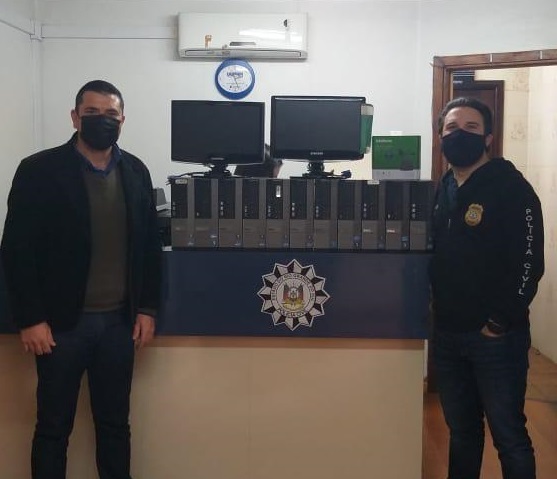 Draco de Passo Fundo ganha 11 computadores novos do Sicredi