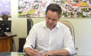 Início da vacinação de professores vai ocorrer na próxima semana, anuncia prefeito