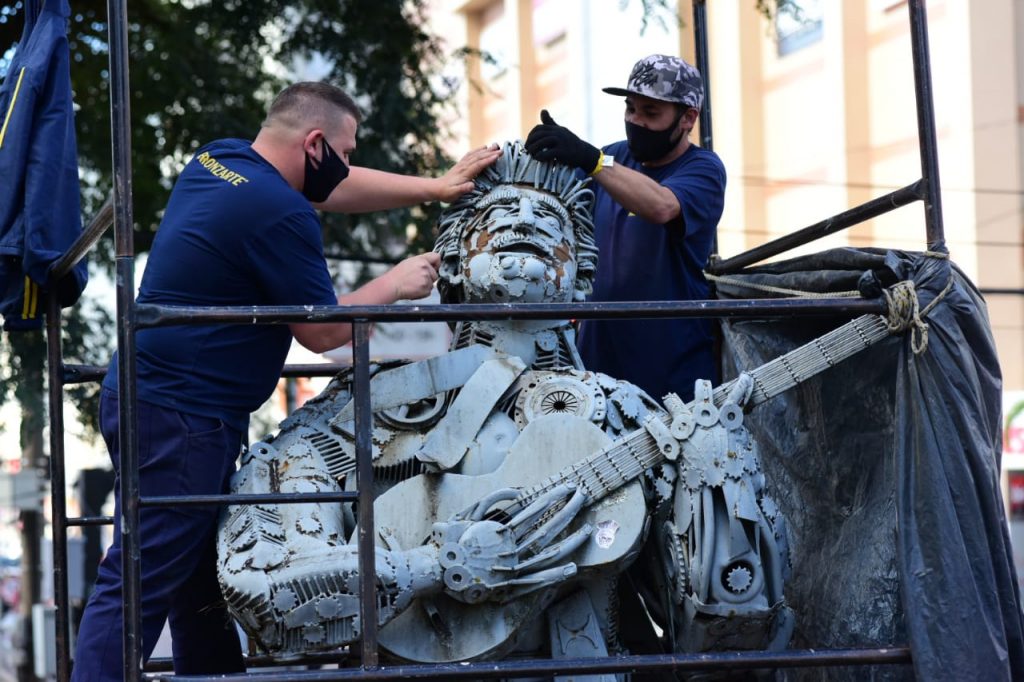 Prefeitura revitaliza monumentos históricos em espaços públicos da cidade