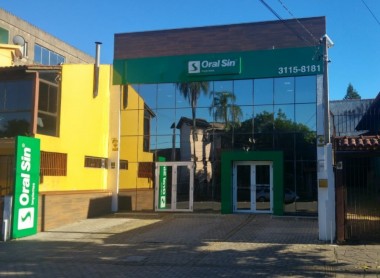 orçamento sem compromisso: oral sin conta com diversas opções de implantes dentários