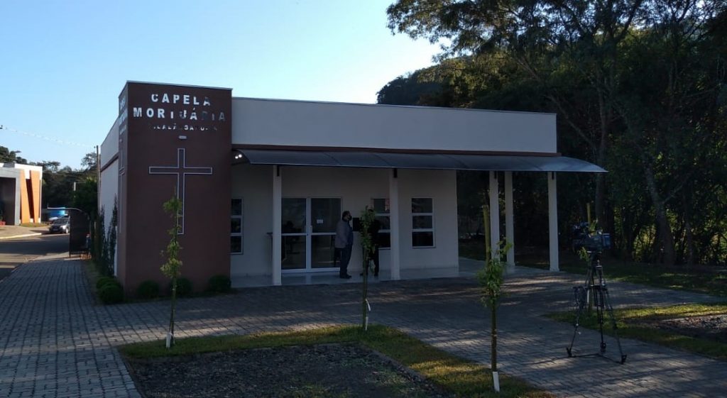 Familiares, amigos e fãs se despedem de Berenice Azambuja em Vila Lângaro