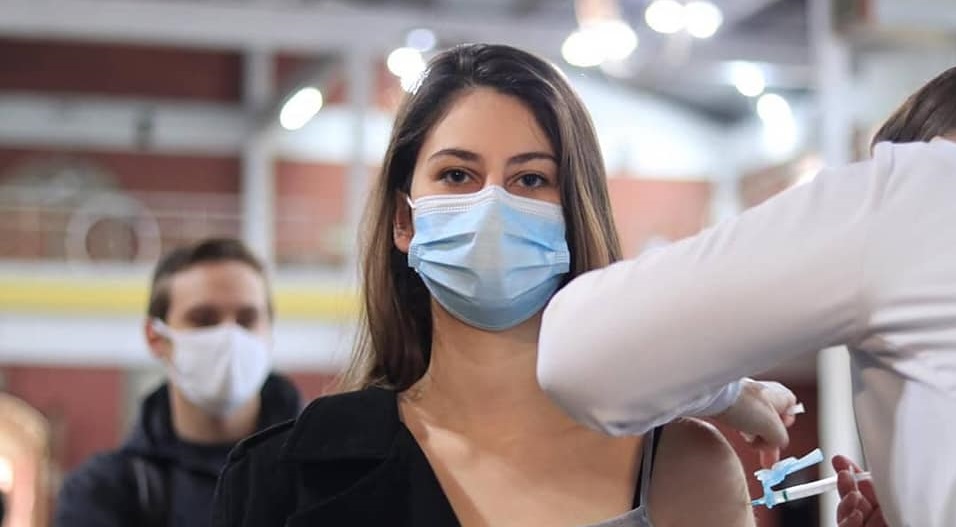 Vacinação contra Covid-19 será aberta para pessoas com 43 anos ou mais neste sábado