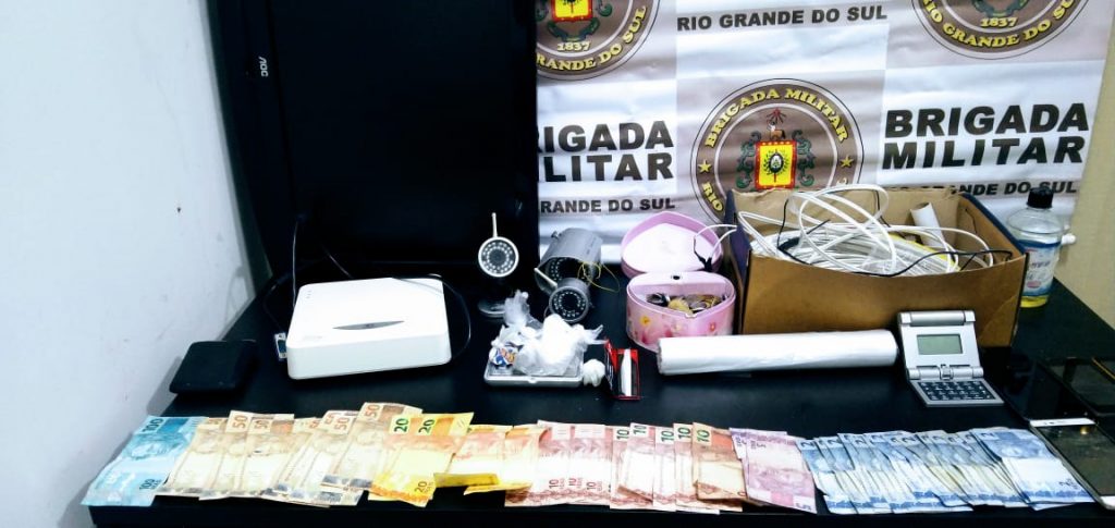 PATAMO prende casal por tráfico de drogas na Nenê Graeff