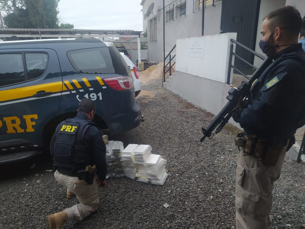 PRF flagra 65kg de cocaína dentro de geladeira na BR-386