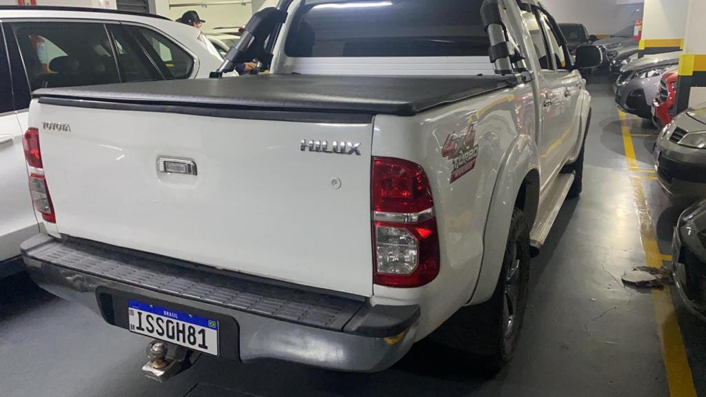Bandido leva vítima como refém e rouba caminhonete na Vila Luiza