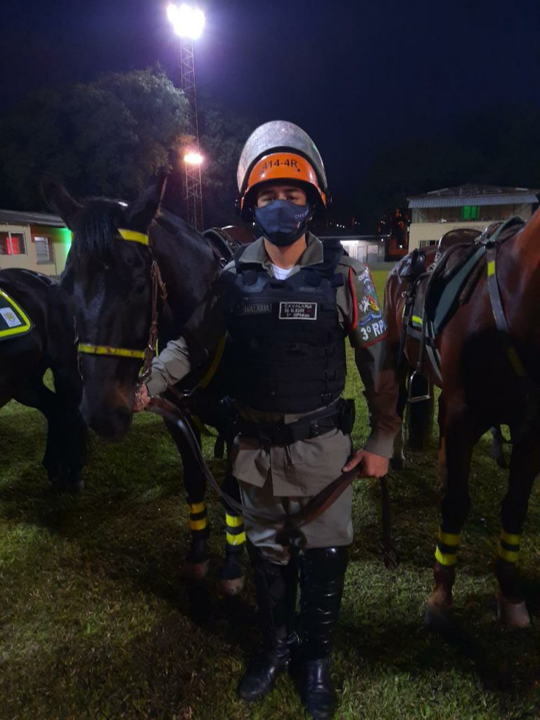 Cavalaria do 3° RPMon conclui o Curso Básico de Policiamento Montado em Porto Alegre