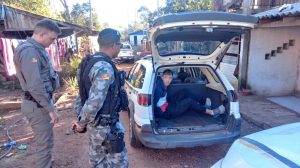 BM prende traficante com celular roubado e drogas no bairro Santo Antônio da Pedreira