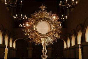 Padre lamenta mais um ano sem procissão e tapetes de Corpus Christi, mas pede cuidado com a vida