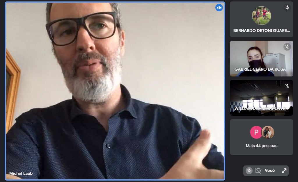 Estudantes do Notre Dame reúnem-se virtualmente com o escritor Michel Laub