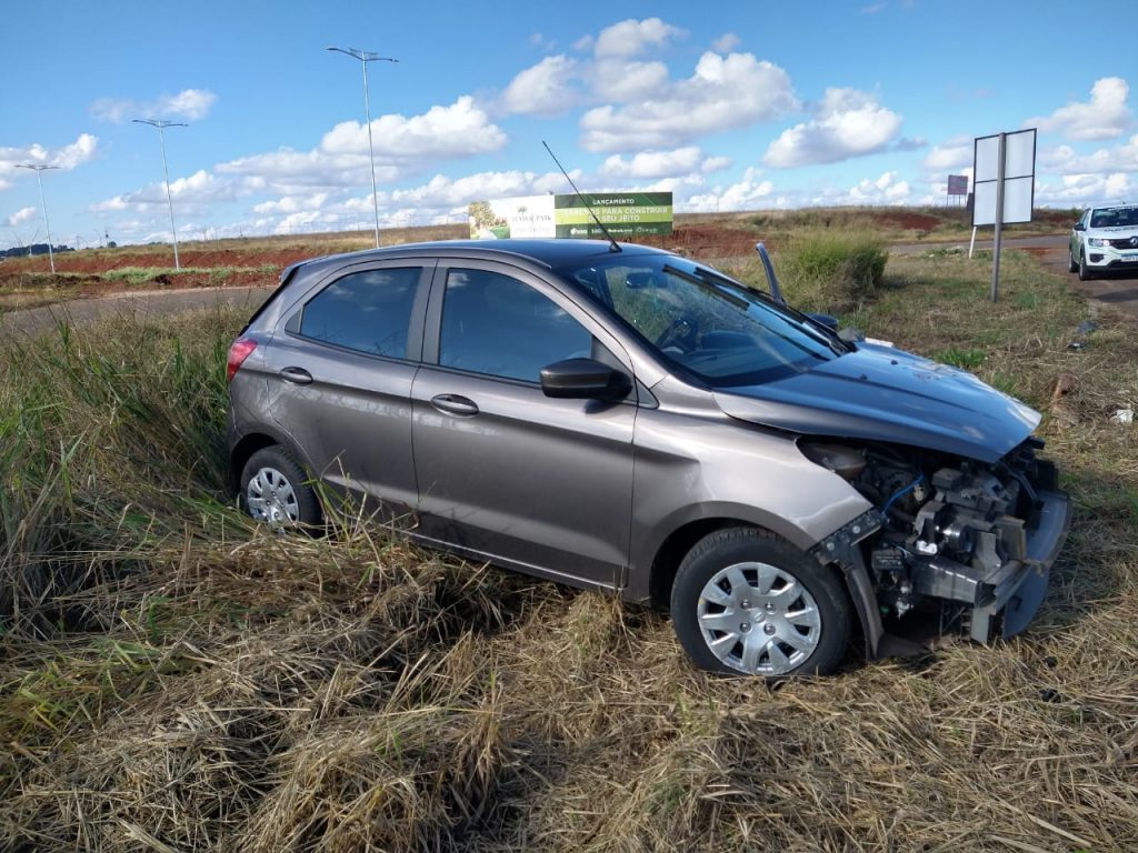 Colisão entre carro e caminhão é registrada no trevo do bairro Integração em Passo Fundo