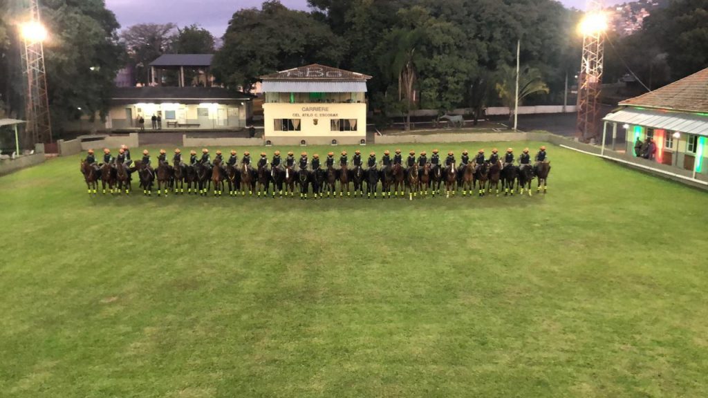 Cavalaria do 3° RPMon conclui o Curso Básico de Policiamento Montado em Porto Alegre