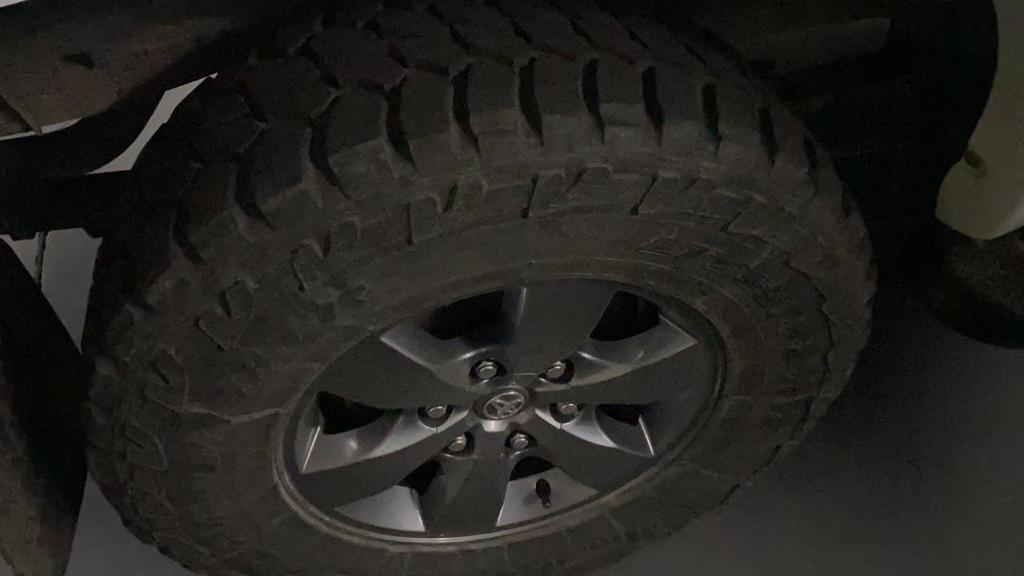Bandido leva vítima como refém e rouba caminhonete na Vila Luiza