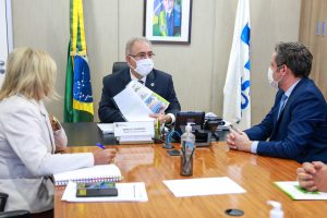 Prefeito pede apoio do Ministério da Saúde para implementação do Hospital Dia da Criança