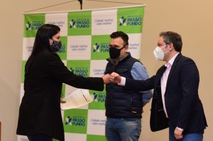Prefeito dá posse a novos professores para a rede municipal de ensino