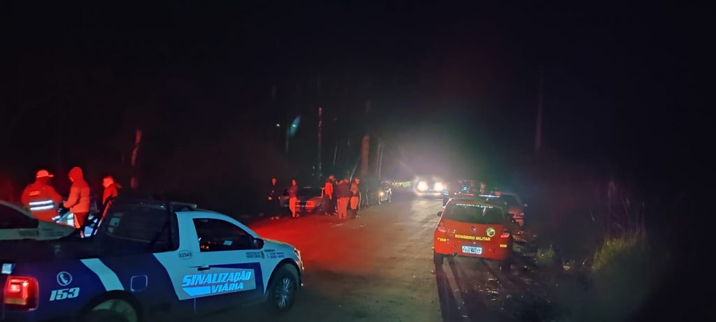 Força tarefa flagra aglomeração e bebedeira em frente ao Parque da Efrica
