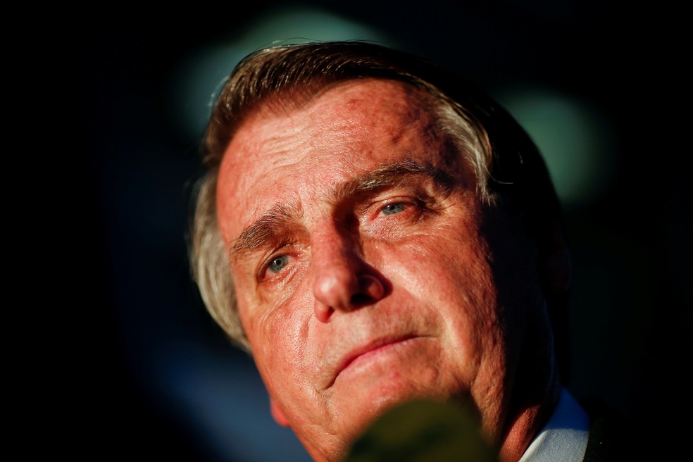 Jair Bolsonaro sente dores abdominais e é internado em hospital de Brasília