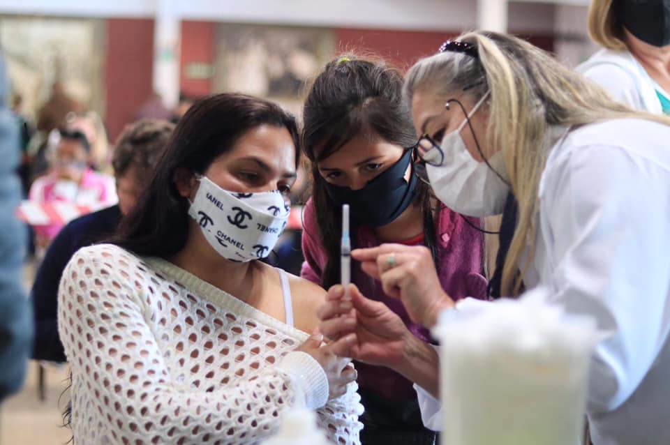 Pessoas com mais de 34 anos poderão receber primeira dose neste sábado