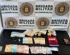 BM prende taxista e caroneiro com grande quantidade de crack em Passo Fundo