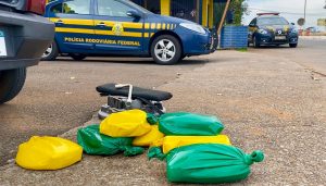 PRF prende traficante com 9 quilos de cocaína e crack escondidos no tanque de combustível do carro