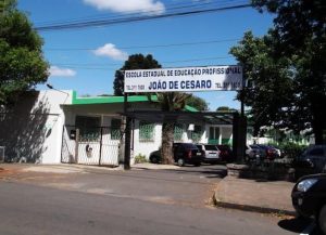 Escola João de Césaro está com vagas abertas para cursos técnicos até o dia 25 de julho