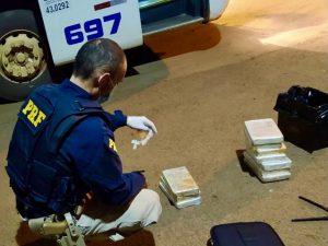 PRF prende casal boliviano por tráfico de cocaína em Sarandi