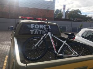 Ladrão que realizava diversos furtos no Centro de Passo Fundo é preso pela BM