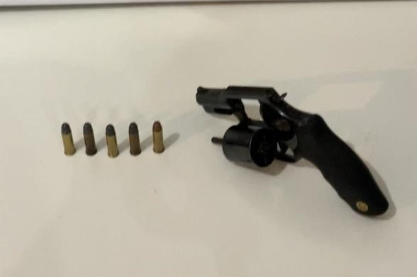 3º BPChoque prende mulher por porte ilegal de arma de fogo em Erechim