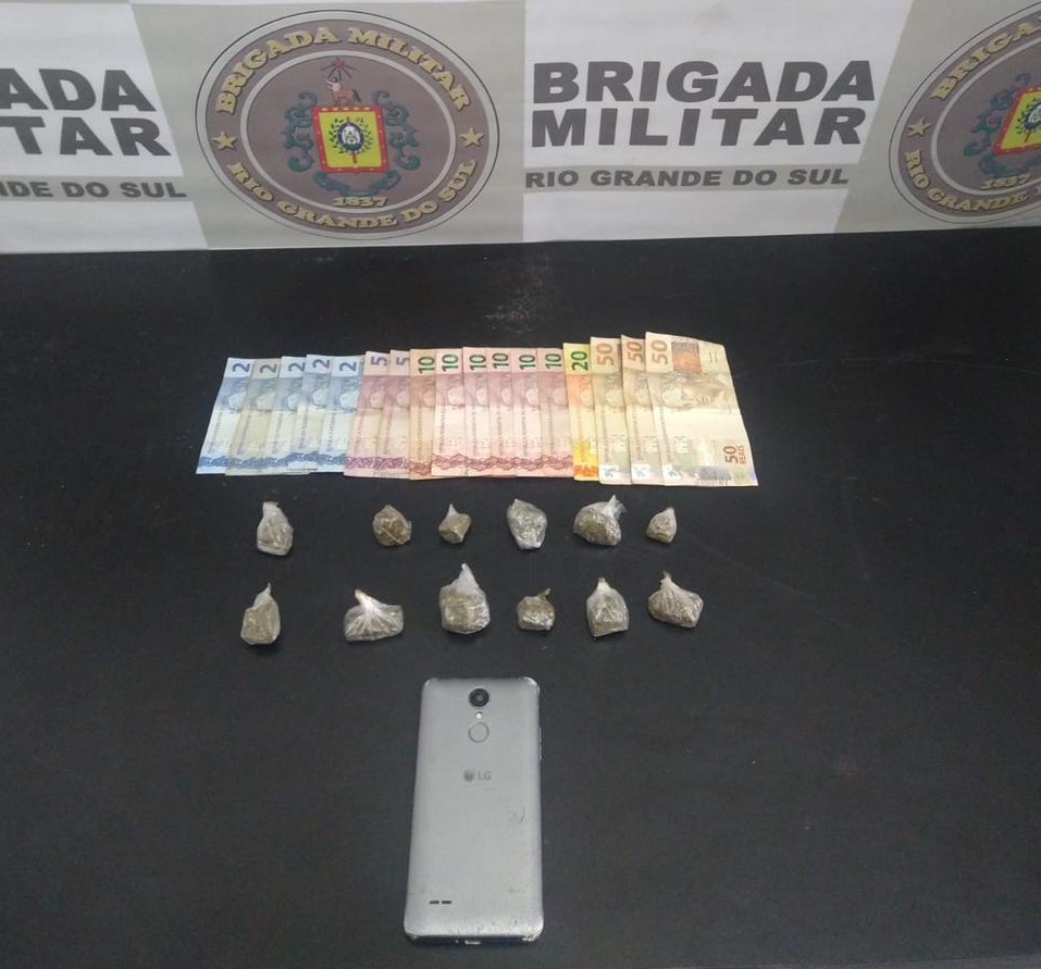 3º BPChoque prende indivíduo com porções de maconha no bairro Santa Maria