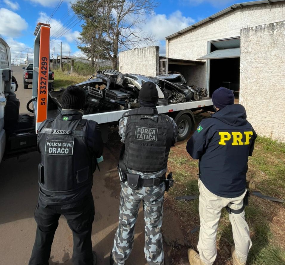 Operação Break: forças policiais vistoriam galpões no combate ao furto de veículos em Passo Fundo