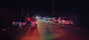 Força tarefa flagra aglomeração e bebedeira em frente ao Parque da Efrica